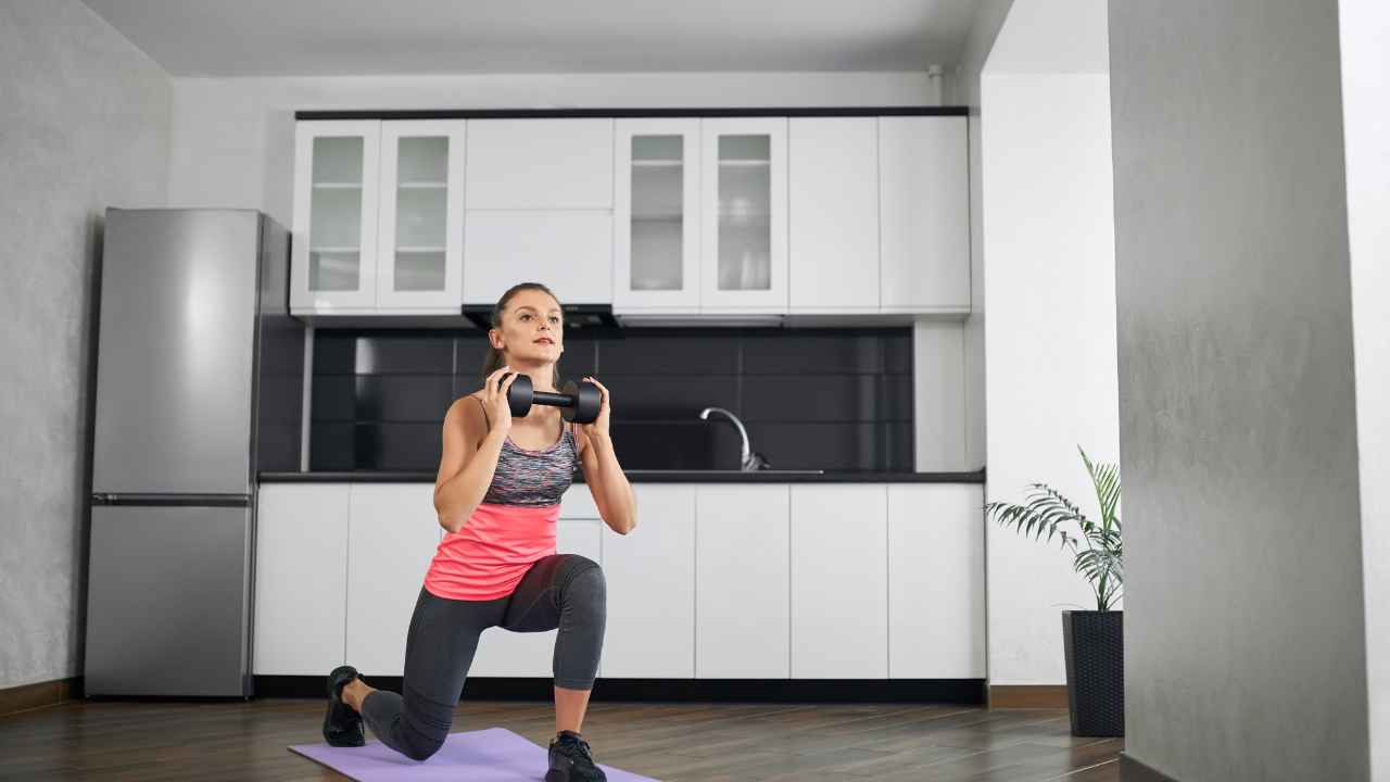 Various Dumbbell Lunges to Help You Gain More from Your Exercises