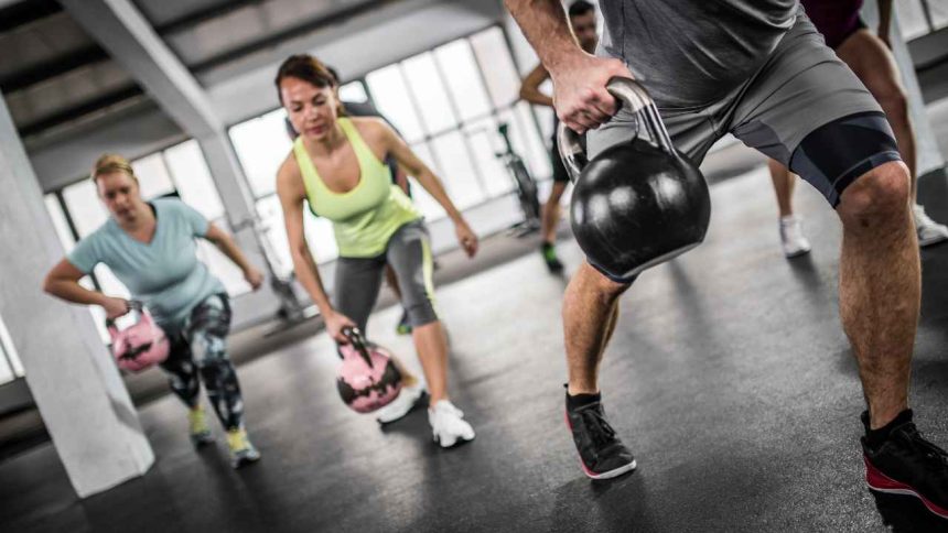 Crossover Lunges with Kettlebells: Detailed Workout Routine